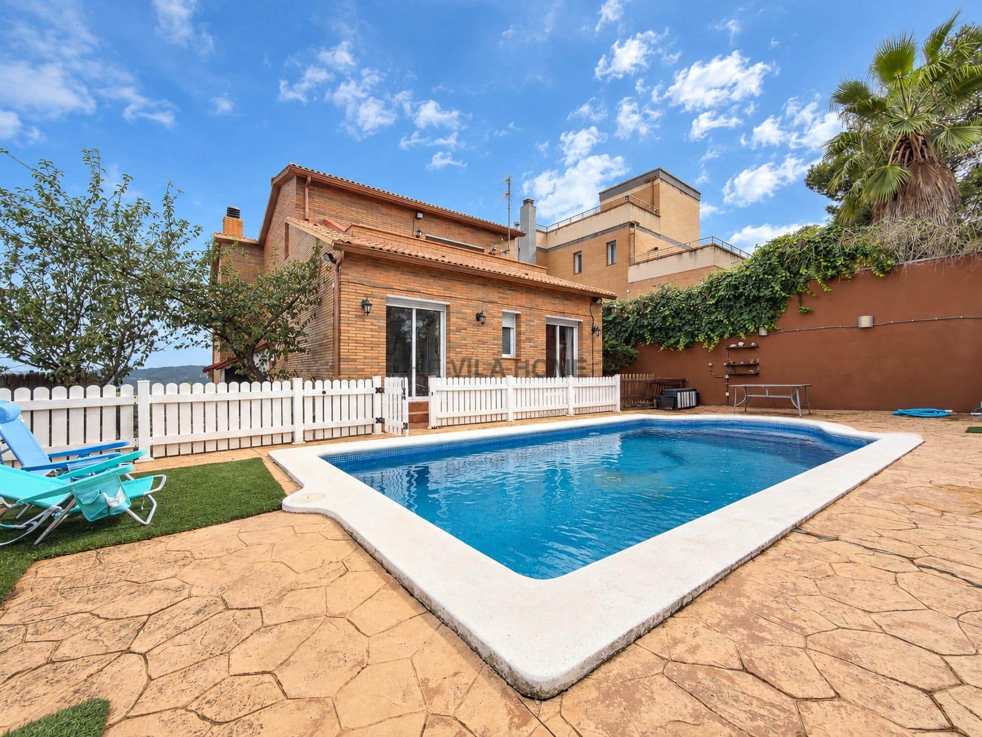 Casa de 4 habitaciones con piscina en Canyelles — foto 2