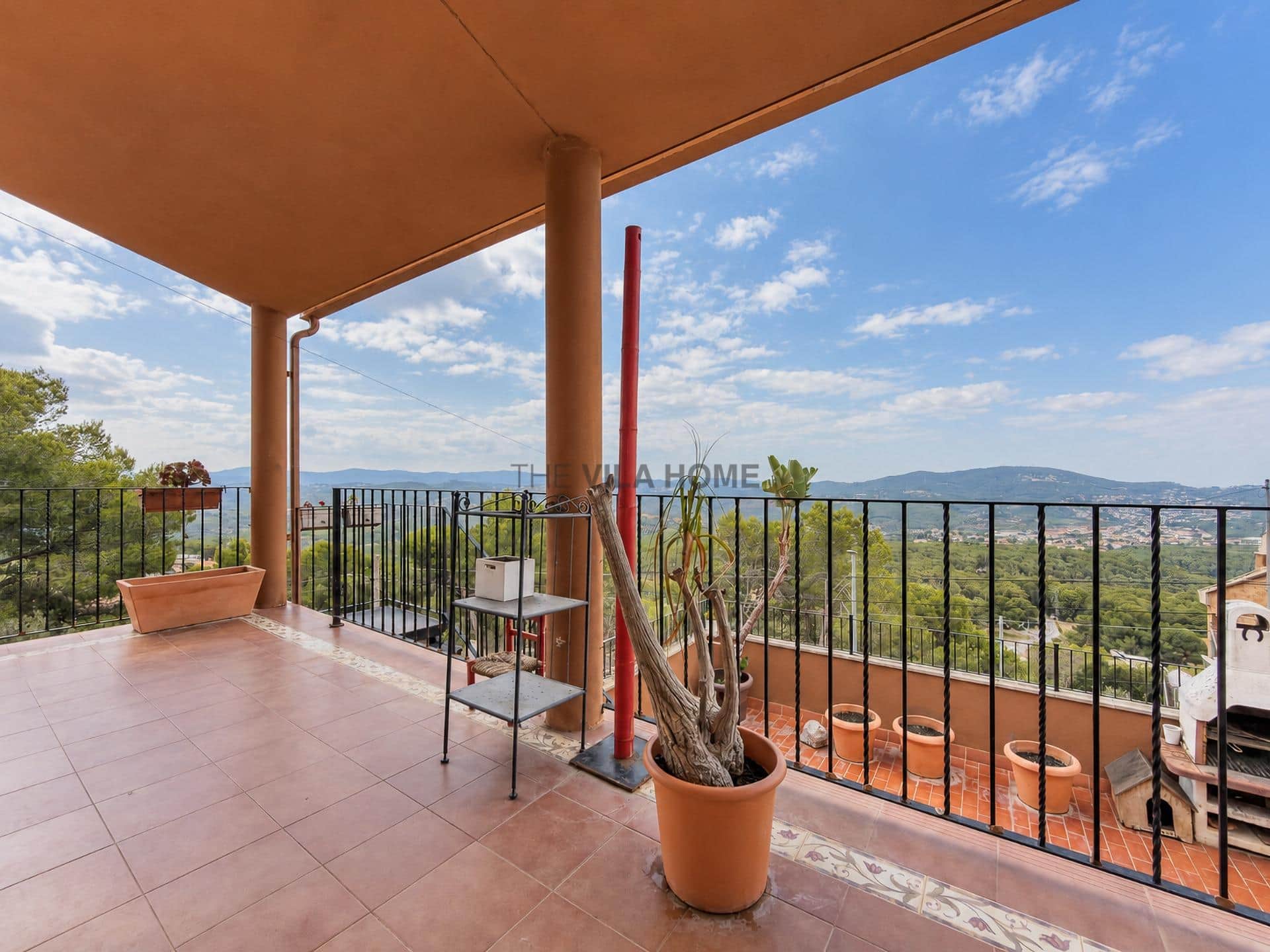 Casa de 4 habitaciones con piscina en Canyelles — foto 8