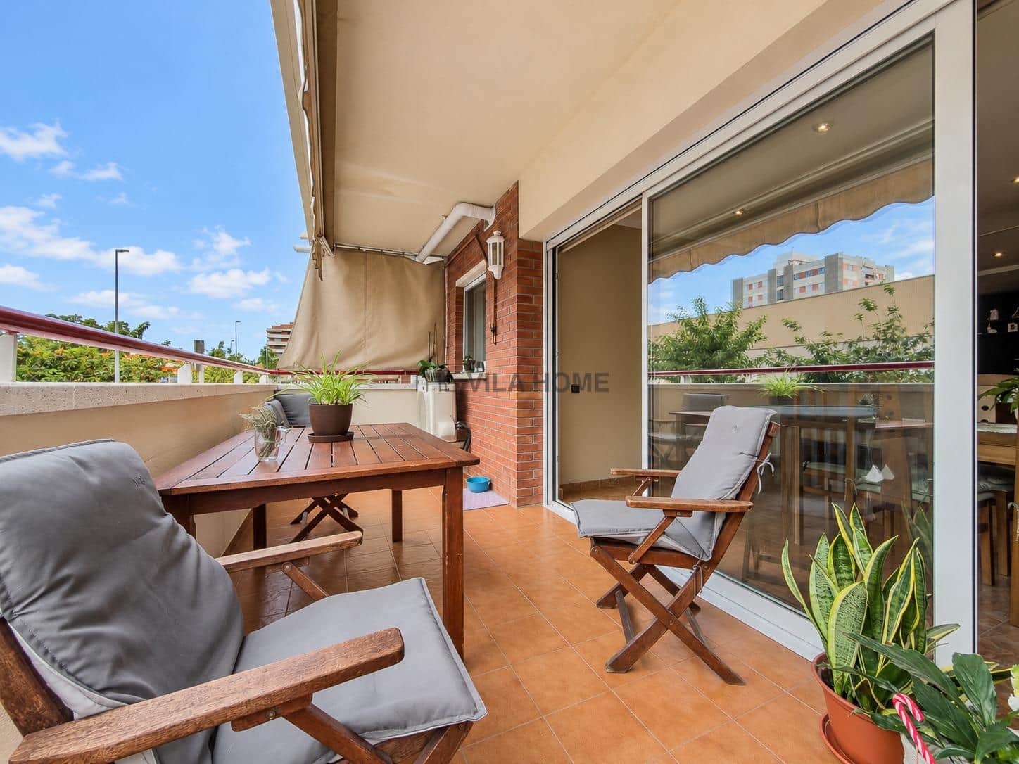 Planta baja de 4 habitaciones con terraza en Vilanova i la Geltrú