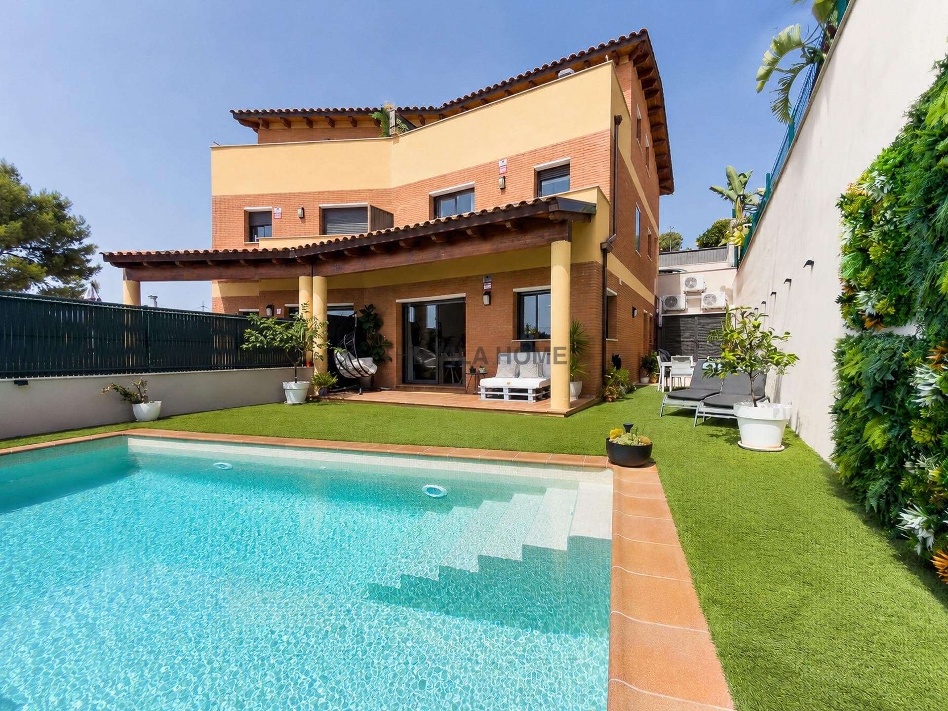 casa en Castellet i la Gornal — foto 1 de 52