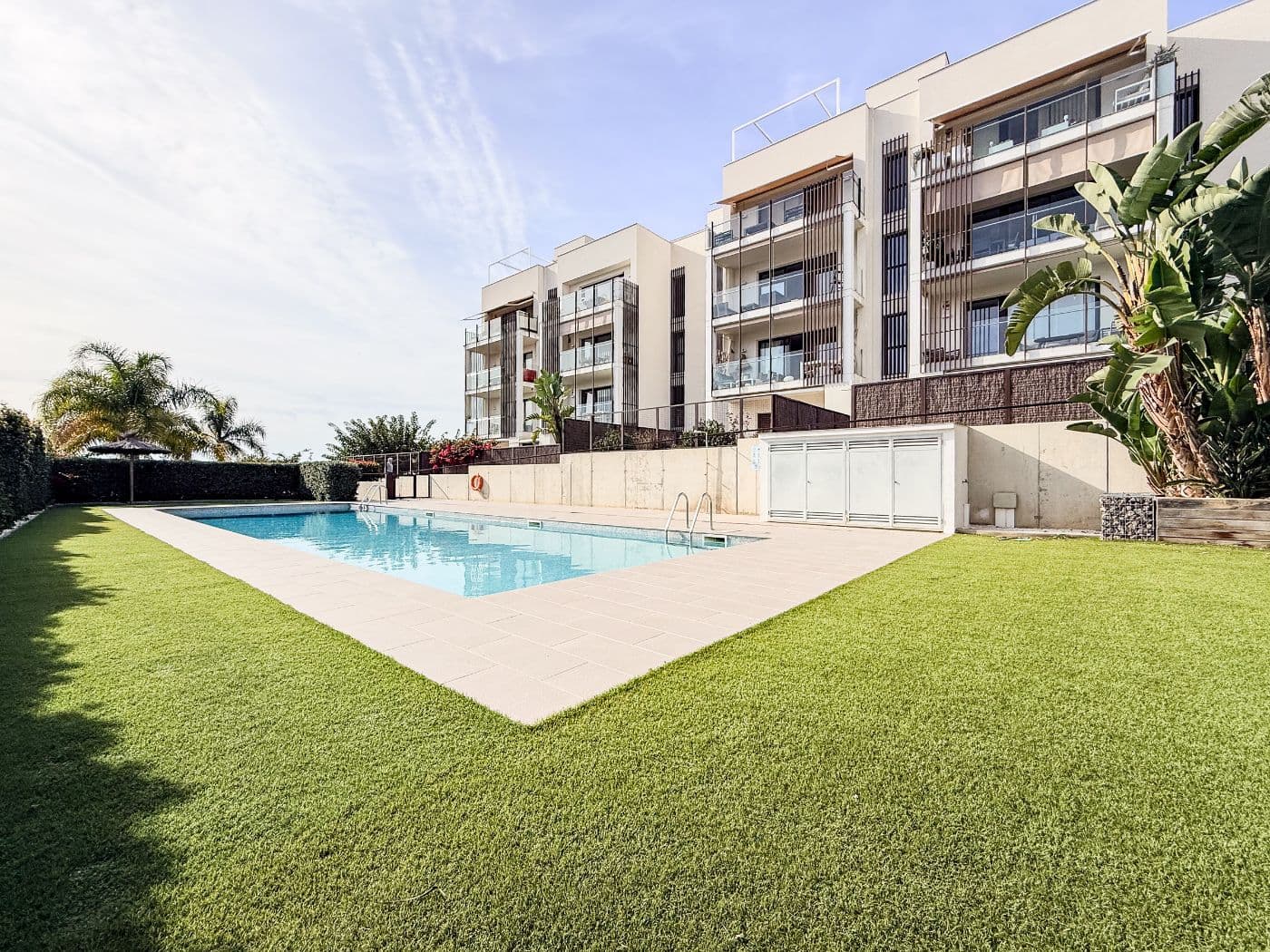 Evolución del precio de la vivienda en Vilanova i la Geltrú con viviendas residenciales de fondo